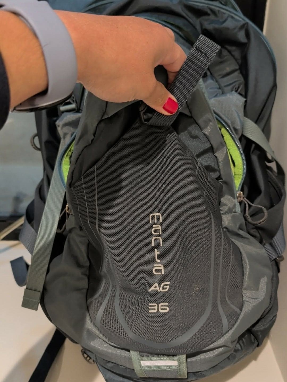 Osprey Manta AG 36  Grey Hiking Backpack